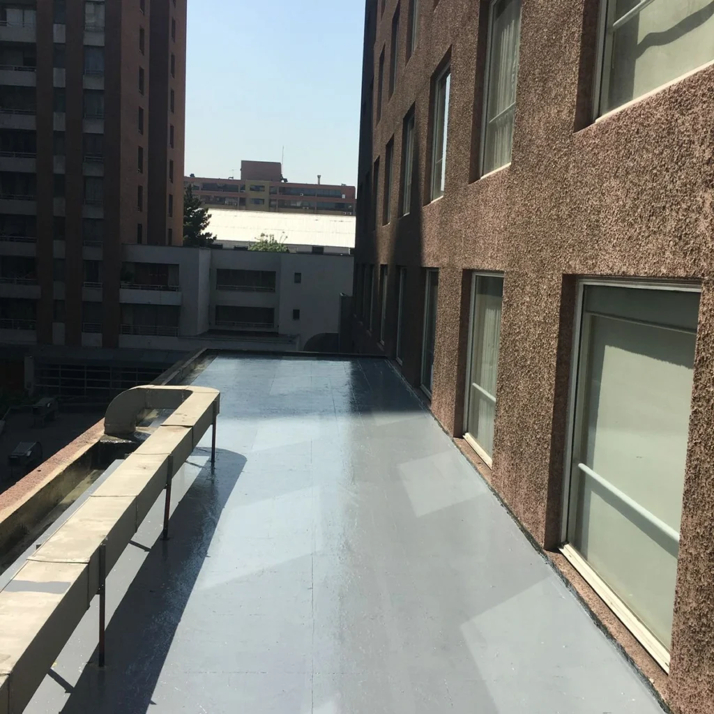 Aislamiento e impermeabilización de terrazas en edificios comerciales, Antofagasta