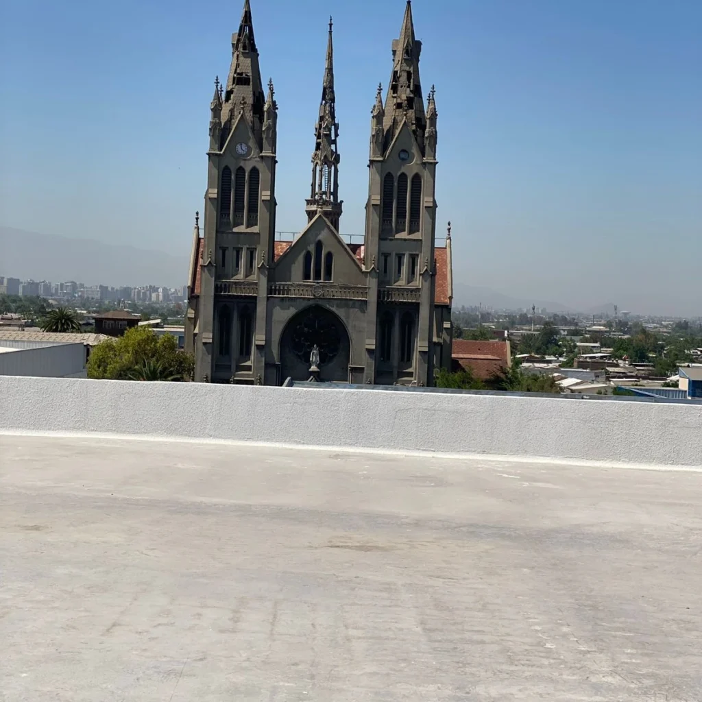 Solución de impermeabilización con poliurea en cubiertas edilicias, Santiago